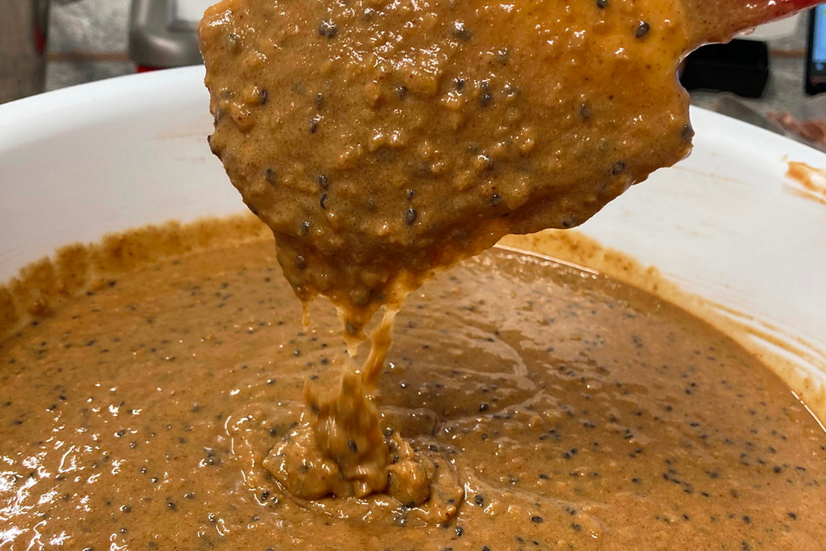Praliné coulé à l'atelier Takomi, fabrication artisanale