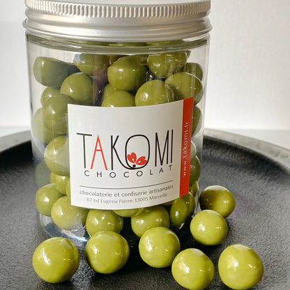 Billes de céréales croustillantes au chocolat blanc et au thé matcha