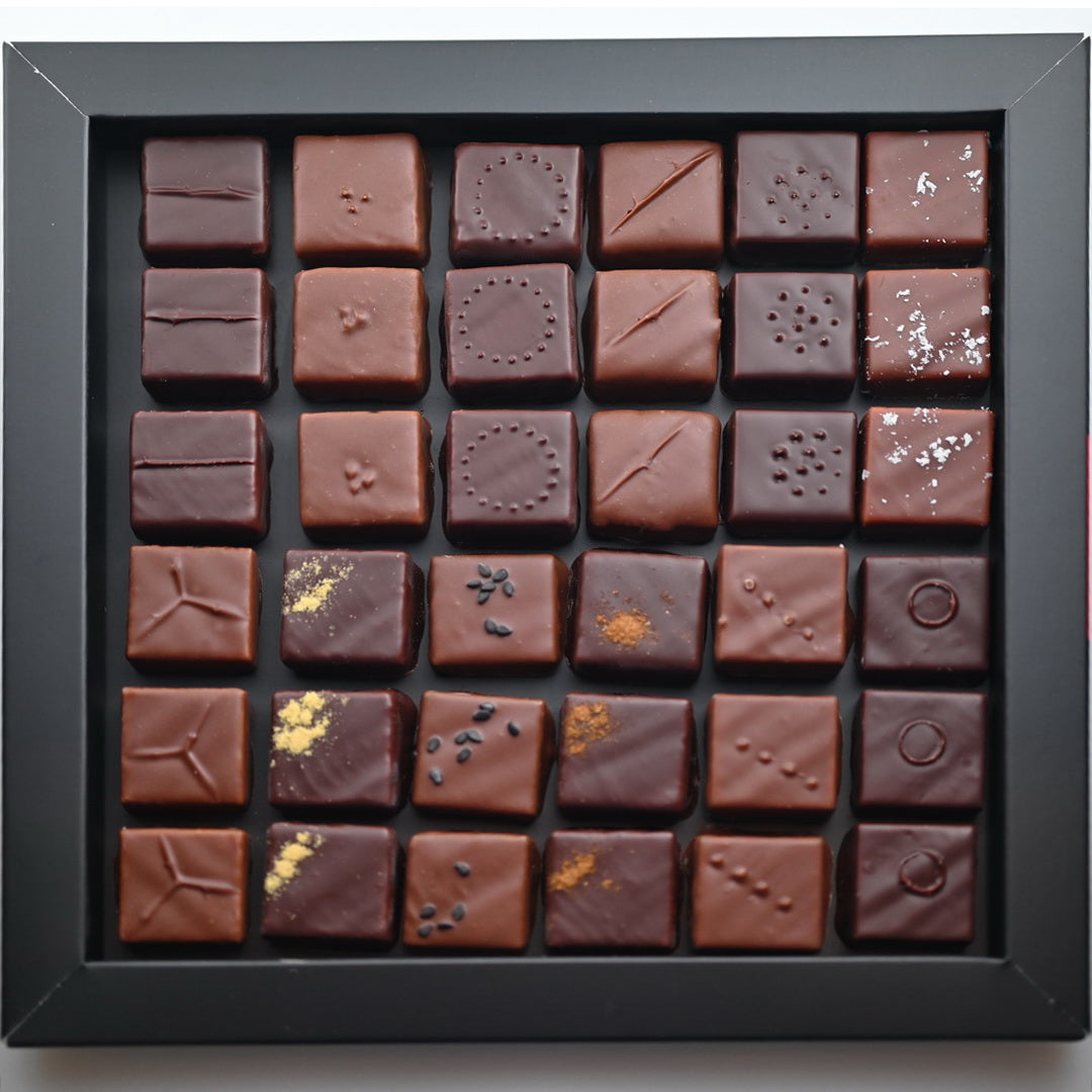 Coffret assortiment de 36 ganaches et pralinés